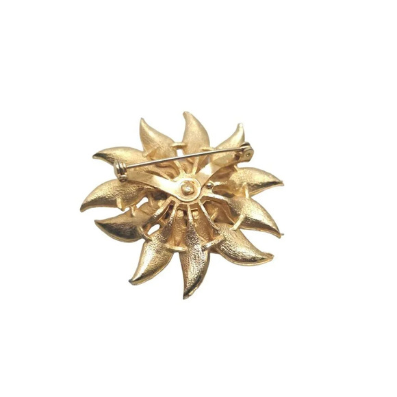 Textured Retro Poinsettia Flower Brooch Pin Gold Tone Vintage - Picture 3 of 4